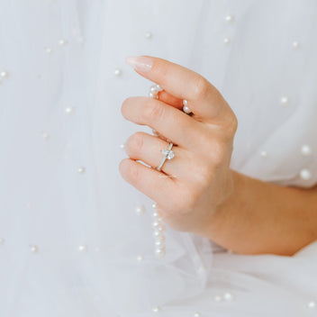 Pear Shaped Engagement Rings: The Complete Guide to the Teardrop Cut