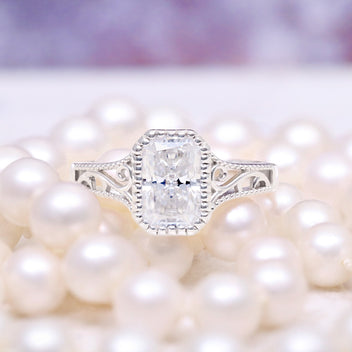 White Topaz vs Diamond: Sparkle, Durability & Value Compared