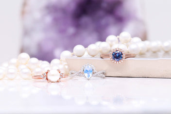 June Birthstones: Pearl, Alexandrite & Moonstone Guide
