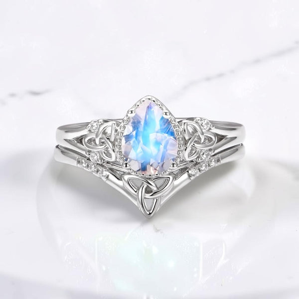 Celtic knot engagement ring by Aquamarise shown in a ring style banner