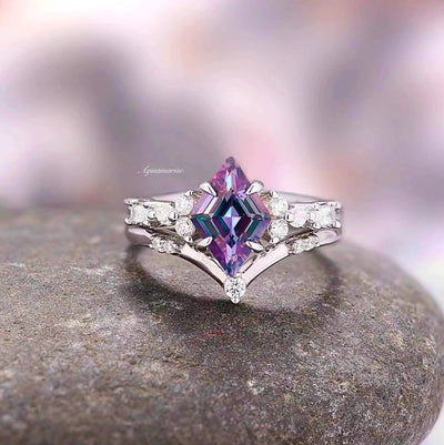 Kite Alexandrite Engagement Ring For Women- Antique Color Changing Bridal Ring Set- 925 Sterling Silver June Birthstone Promise Ring For Her