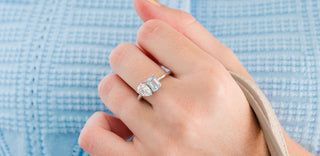 Aquamarine vs Diamond toi et moi ring