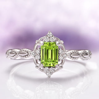 Vintage Natural Peridot Ring in Sterling Silver