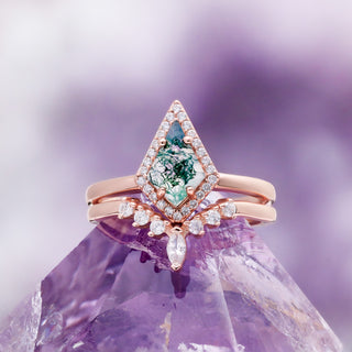 Kite Green Moss Agate Ring Set in 14K Rose Gold by Aquamarise, close-up of the kite-cut moss agate center stone