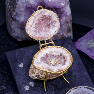 Lavender Mist Purple geode ring box by Aquamarise holding an engagement ring in its crystal interior