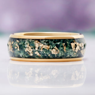 Moss Agate & Gold Leaf Men's Wedding Band in Yellow Gold Tungsten by Aquamarise, close-up of the gold leaf inlay