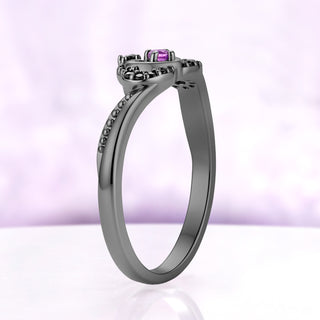 Side profile of the heart and crown band in black ruthenium, a slim band with beading along the top edge