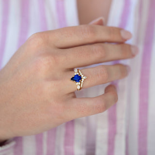 Unique blue sapphire engagement ring set by Aquamarise