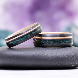 Moss Agate Two Tone Black Rose Gold Tungsten Couples Ring Set by Aquamarise featuring dark tungsten bands with green moss agate inlay and polished rose gold accents for matching couples rings.