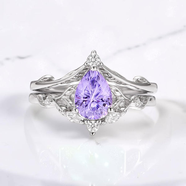 Nature-inspired engagement ring by Aquamarise shown in a ring style banner