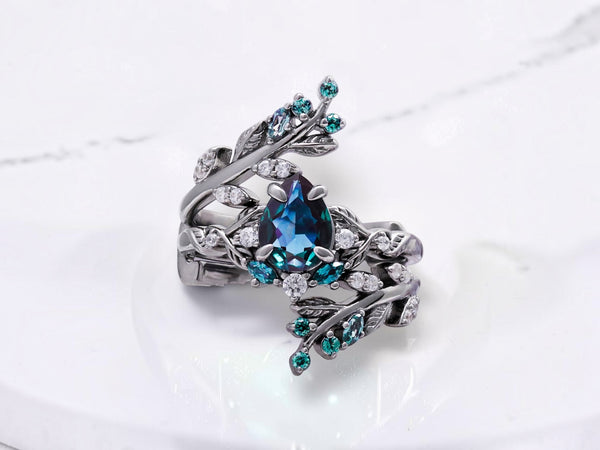 Non-traditional engagement ring by Aquamarise shown in a ring style banner