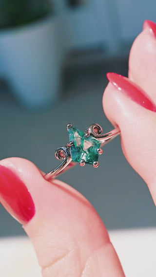 Kite Green Moss Agate Twirl Ring in Black Ruthenium