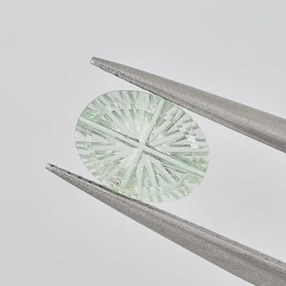 Lab-Grown Green Sapphire oval 6 x 8 mm Faelight Cut video, turning to show the starburst flashes