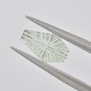 Lab-Grown Green Sapphire coffin 6 x 10 mm Faelight Cut video, turning to show the starburst flashes