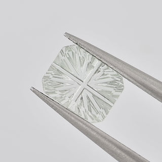 Lab-Grown Green Sapphire rectangle 6 x 8 mm Faelight Cut video, turning to show the starburst flashes