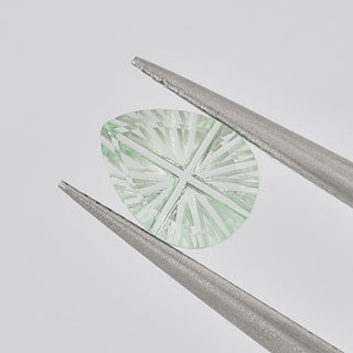 Lab-Grown Green Sapphire pear 6 x 8 mm Faelight Cut video, turning to show the starburst flashes