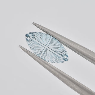 Natural Sky Blue Topaz marquise 5 x 10 mm Faelight Cut video, turning to show the starburst flashes