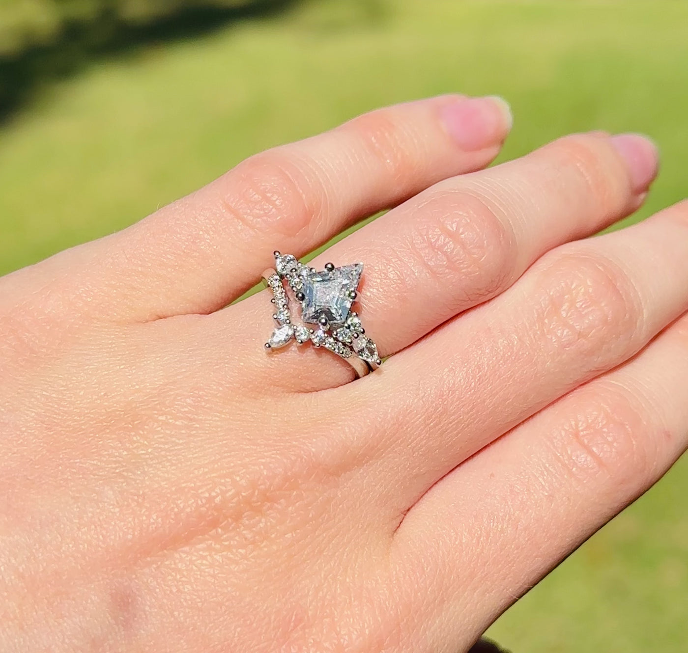 Trisha Yearwood Wedding Ring | Favorite engagement rings, Vintage engagement  rings, Cz rings engagement
