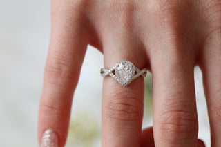 Flair Teardrop Lab-Grown Diamond Engagement Ring in 14K White Gold (IGI Certified)