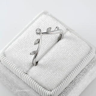 Vintage Leaf Wedding Band in Sterling Silver