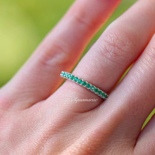 Minimalist Emerald Wedding Band in Sterling Silver (2mm)